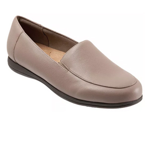 Trotters Deanna Loafer