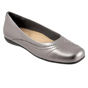 Trotters Sasha Square Toe Flat