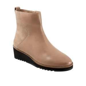 Trotters Wynona Wedge Bootie